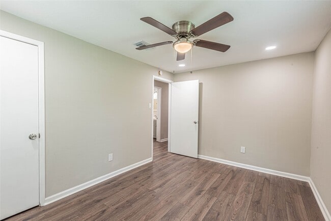 Building Photo - 2110 N Galveston Ave