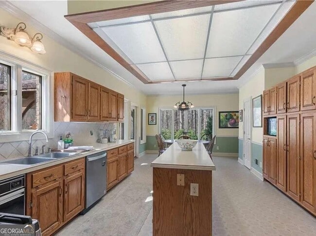 Building Photo - 15905 Westbrook Rd