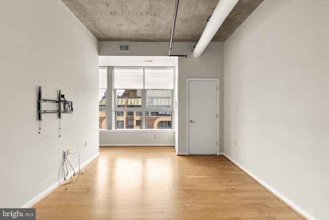 Building Photo - 1300 N St NW