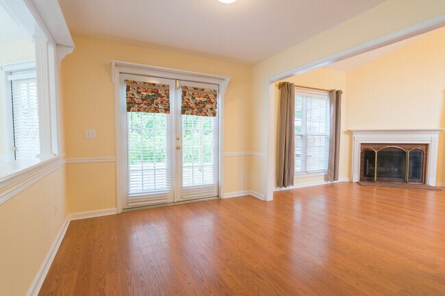 Building Photo - 340 Bedford Dr