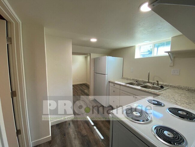 Building Photo - 315 W 19th St