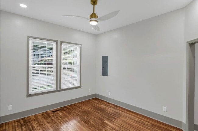 Building Photo - Pre-Leasing for the 26-27 School Year! - M...