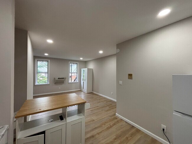 Building Photo - 40 Beacon Ave