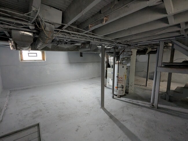 Building Photo - 918 S Goodman St