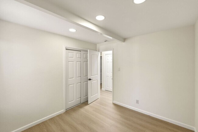 Building Photo - 2563 Greer Rd