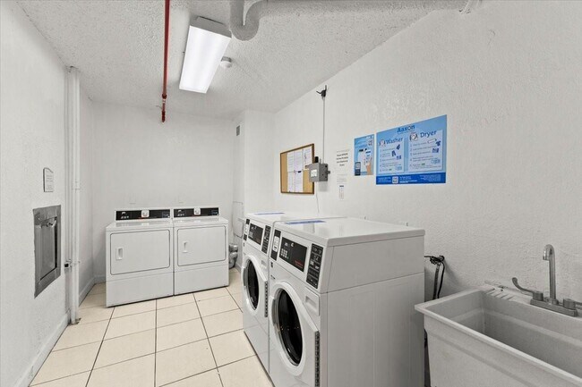 Building Photo - 3001 S Ocean Dr