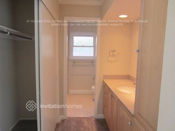 Building Photo - 160 Lakehurst Dr