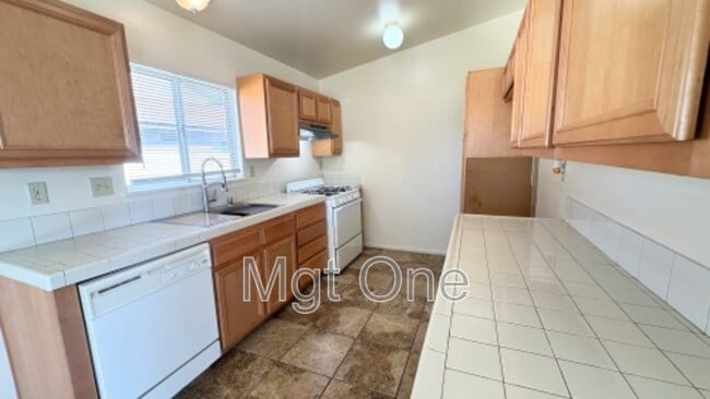 Building Photo - 23389 Dome St