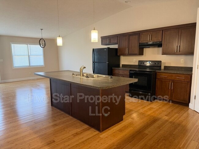 Building Photo - 1218 Hawthorn Ct