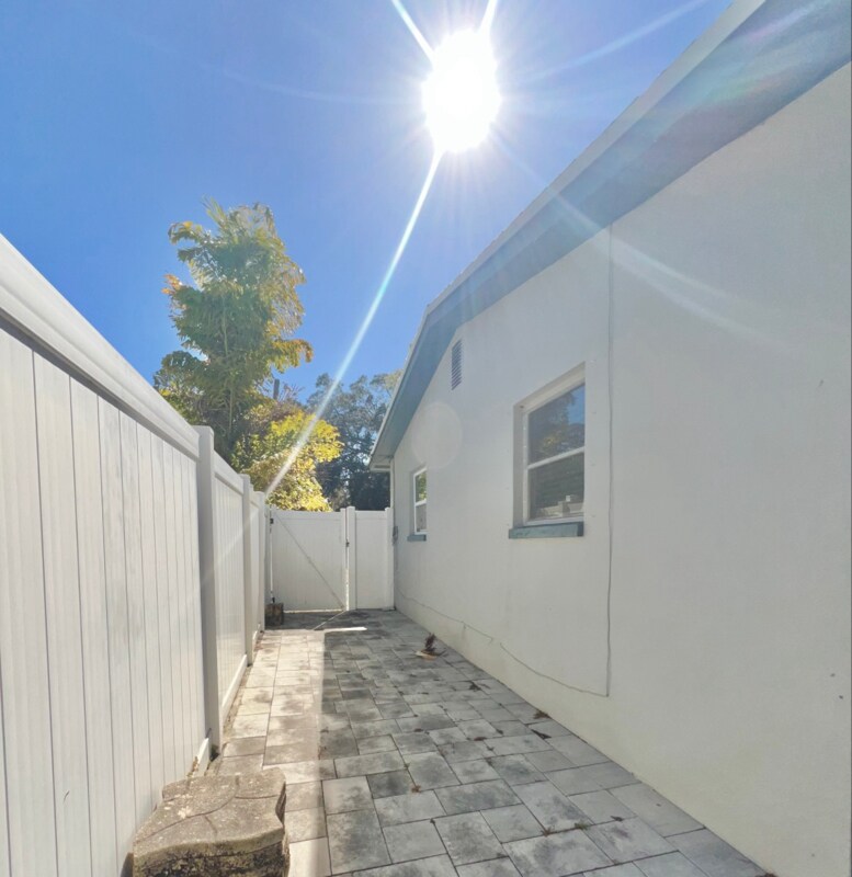 Building Photo - 707 E Spruce St