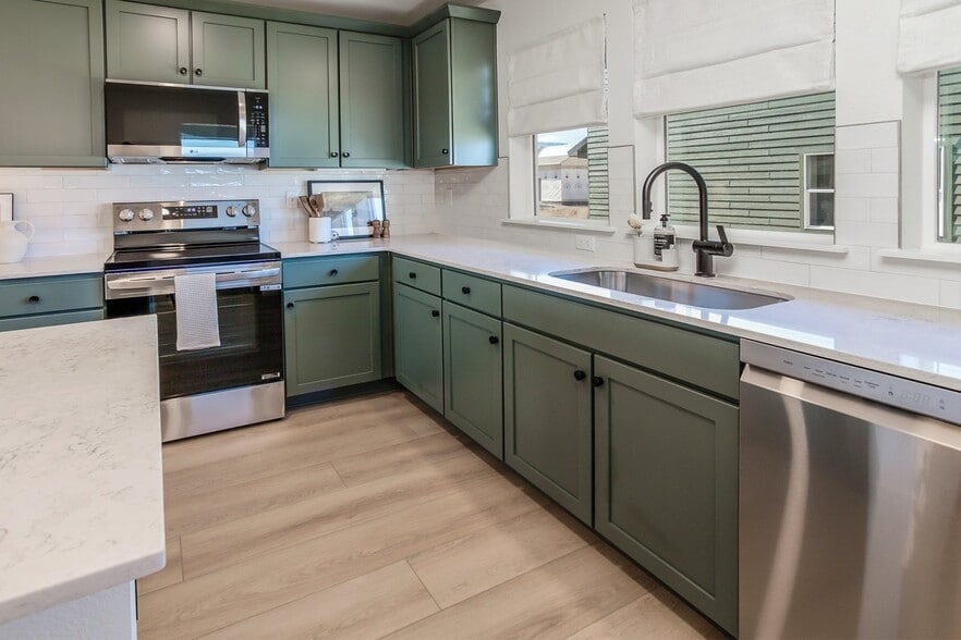 Building Photo - 3210 Sykes Dr