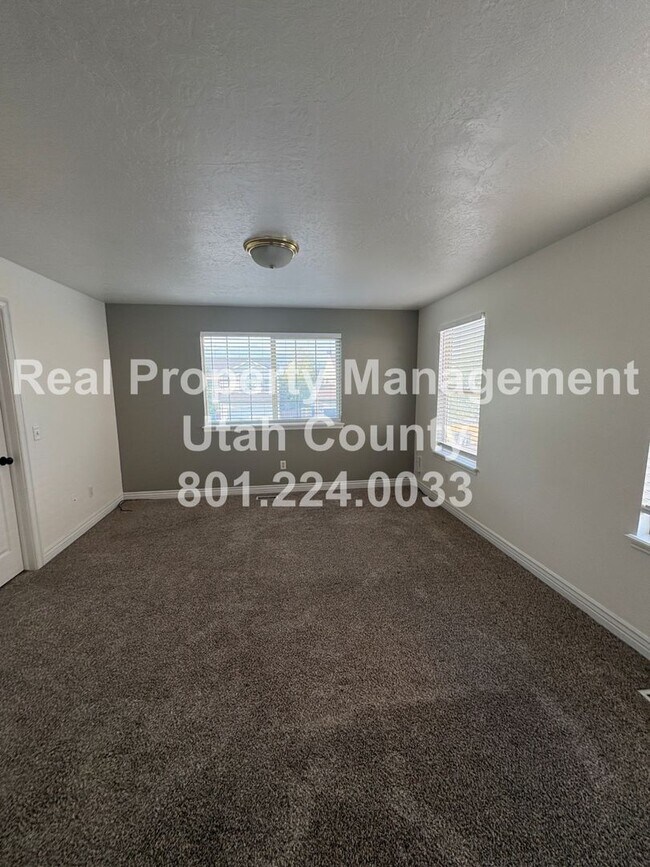 Building Photo - 1354 Dunmore Dr