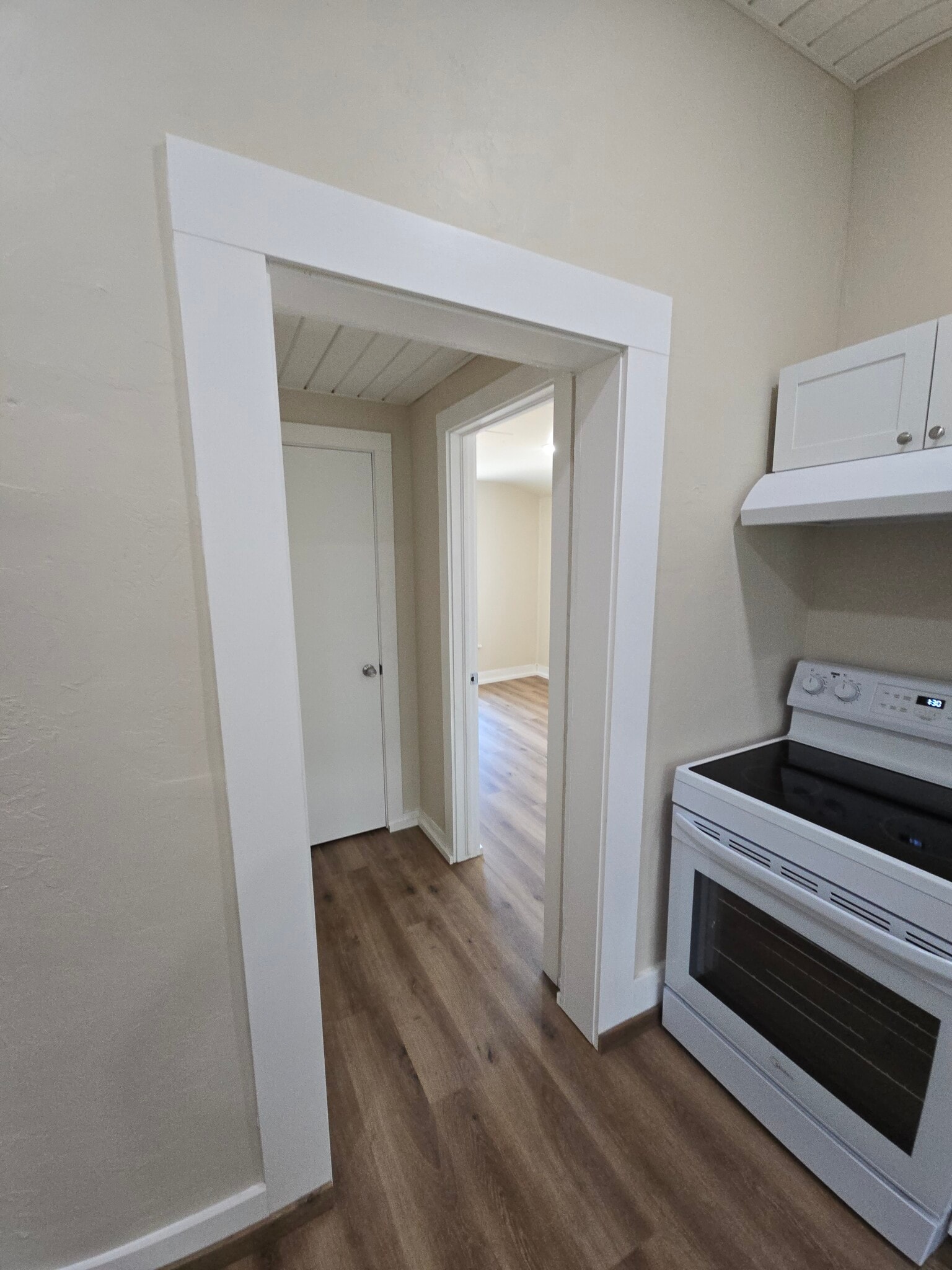 3rd bedroom Entrance West - 320 Chautauqua Ave