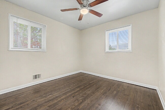 Building Photo - "Charming 3-Bedroom Duplex Retreat on Chester Street, Aurora – Cozy 1206 Sq Ft Home Awaiting Your...