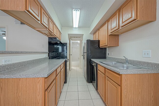 Building Photo - 2750 Holly Hall St