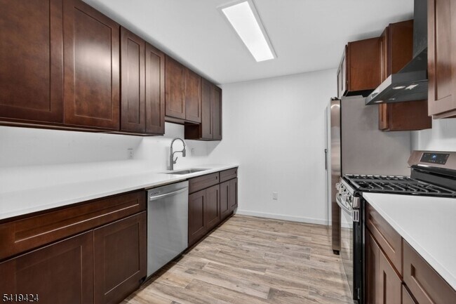 Building Photo - 485 Broadway