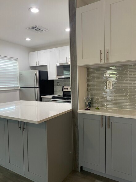 Kitchen and bar - 1220 NE 5th Ter
