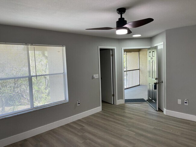 Building Photo - 623 Dory Ln