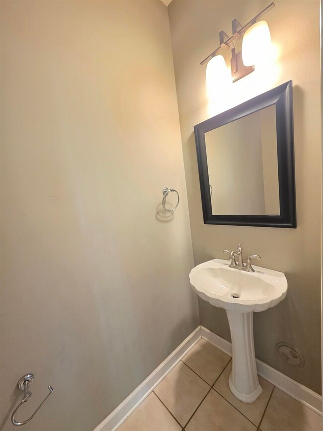 Building Photo - 1090 River Isle Dr