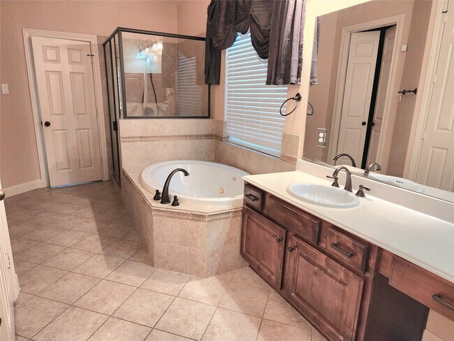 Building Photo - 14214 Altair Dr