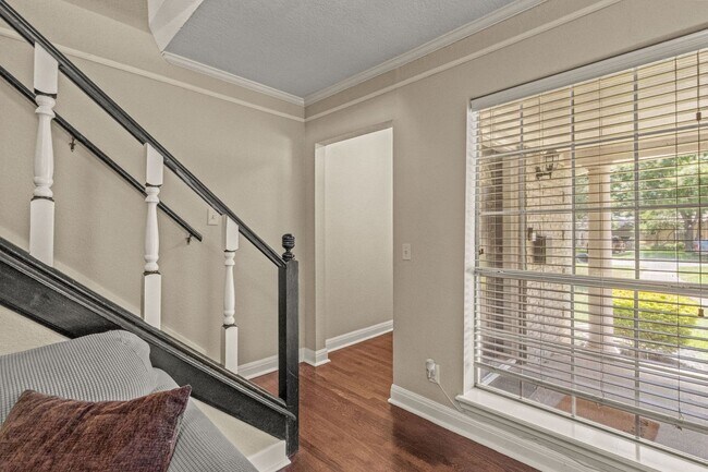 Building Photo - TCU-3518 Westcliff Rd