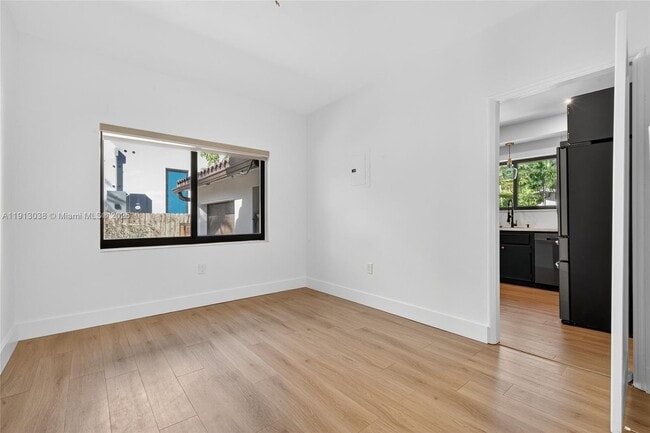 Building Photo - 465 NE 52nd St