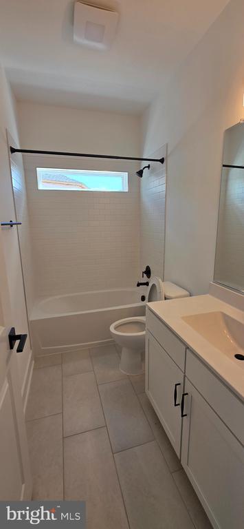 Building Photo - 1152 Broad Lk Dr