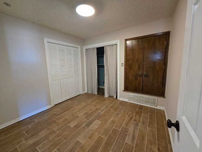 Building Photo - 1091 C R S