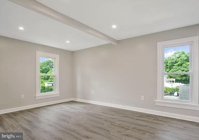 Building Photo - 8700 Maple Ave