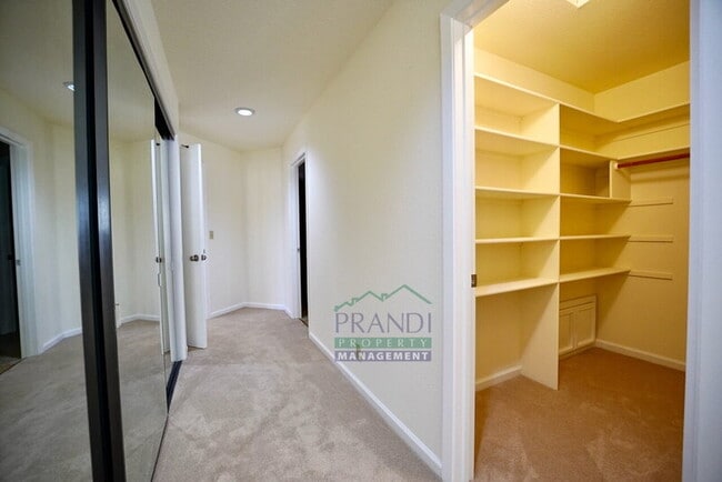 Building Photo - 5 Partridge Ct