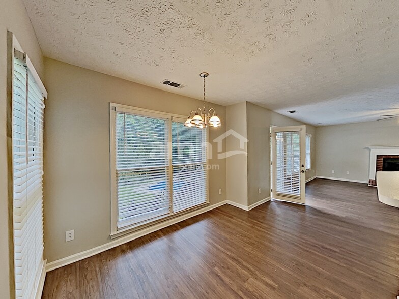 Building Photo - 375 Saybrook Crossing