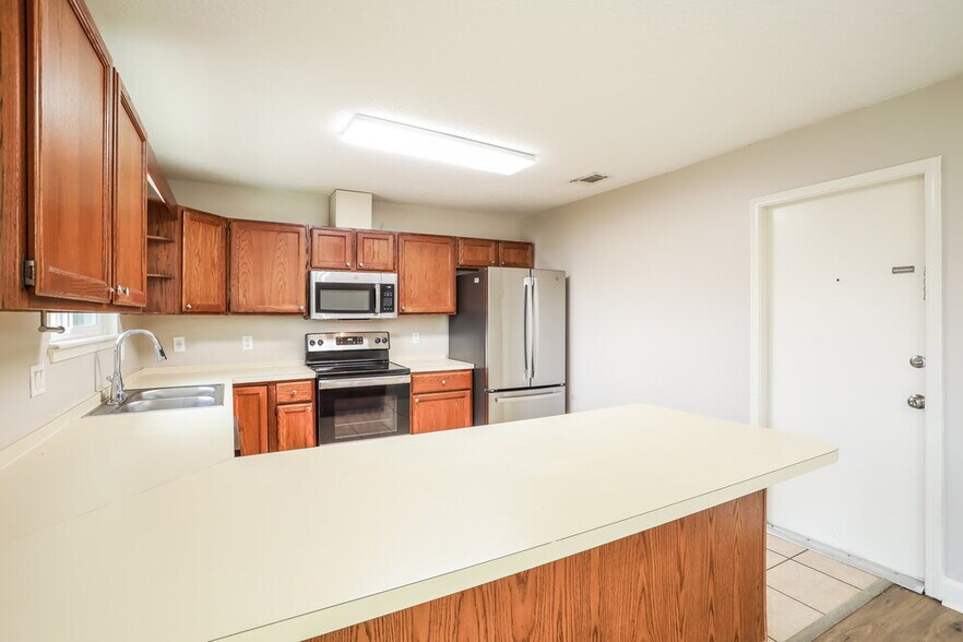 Building Photo - 2916 Trenton Ct