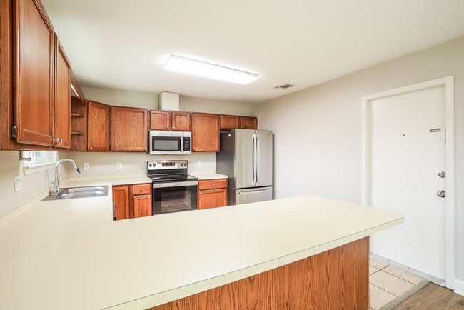 Building Photo - 2916 Trenton Ct