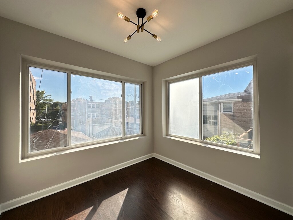 Building Photo - 2613 W Rascher Ave