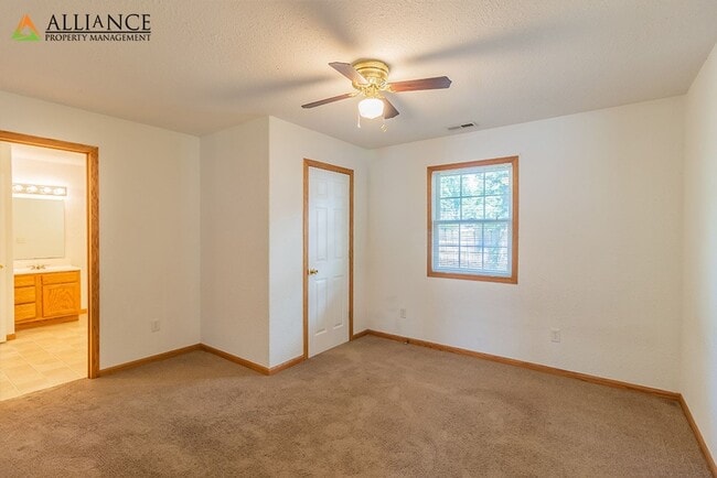 Building Photo - All appliances included, washer/dryer hookups!