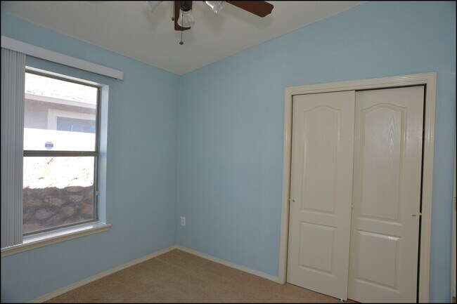 Building Photo - 10045 Paloma Dr