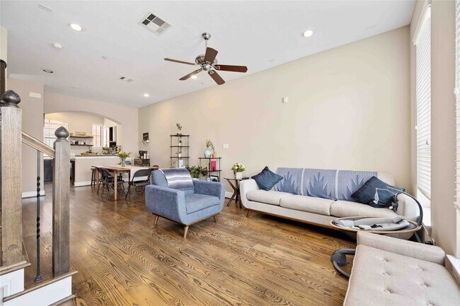 Building Photo - 2110 Shearn St