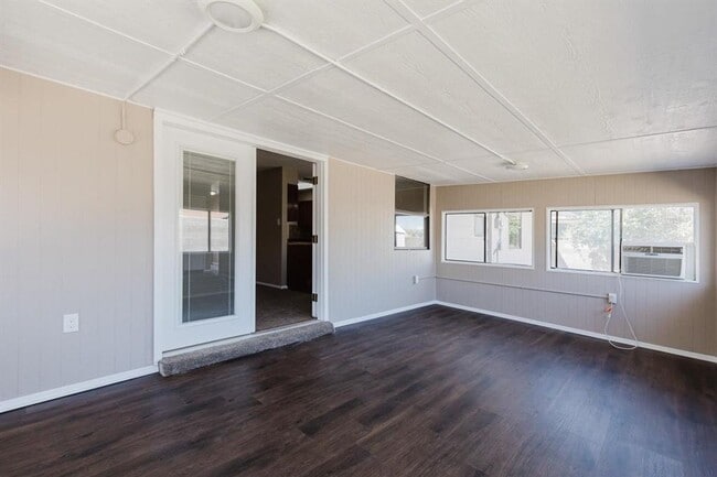Building Photo - Cute, Clean Brick Home