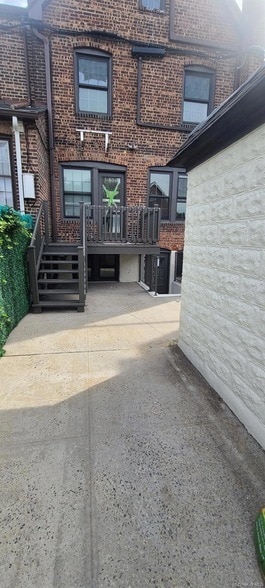 Building Photo - 88-37 62nd Dr