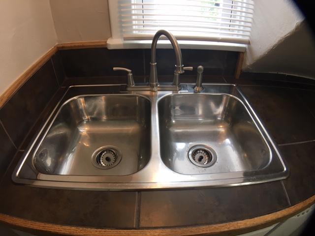 kitchen sink - 1038 Madison St