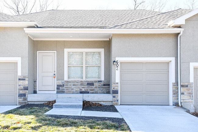 Building Photo - Gorgeous 2 Bed 2.5 Bath Home