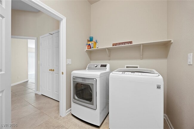 Building Photo - 10381 Pilot Mountain Ct