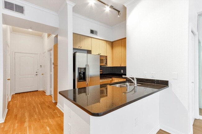 Building Photo - Stylish Studio Apartment In Concierge Building at The Renaissance at Turtle Creek ($500 Off First...