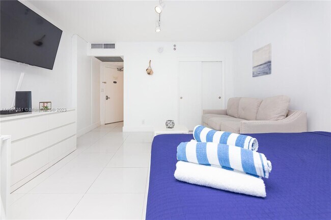 Building Photo - 5445 Collins Ave