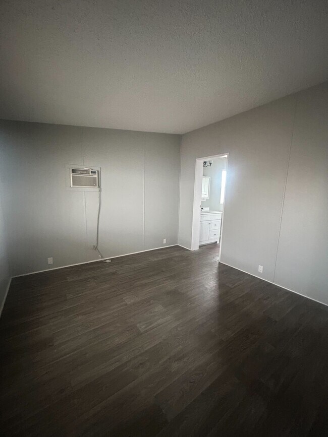 Building Photo - 3601 E Wyoming Ave