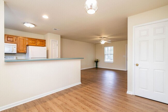 Building Photo - 4522 Waterloo Dr