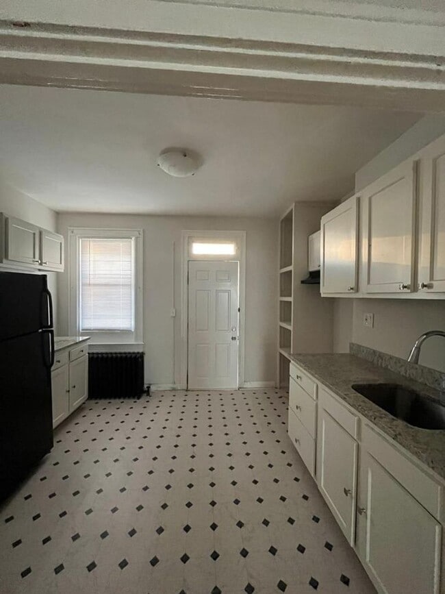 Building Photo - 913 N Belnord Ave