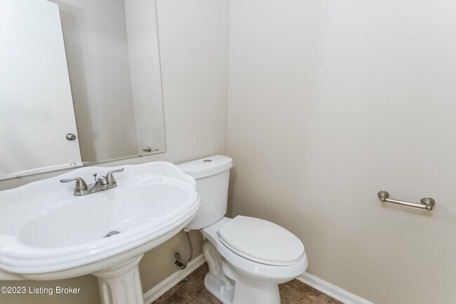 Building Photo - 8104 Apple Valley Dr