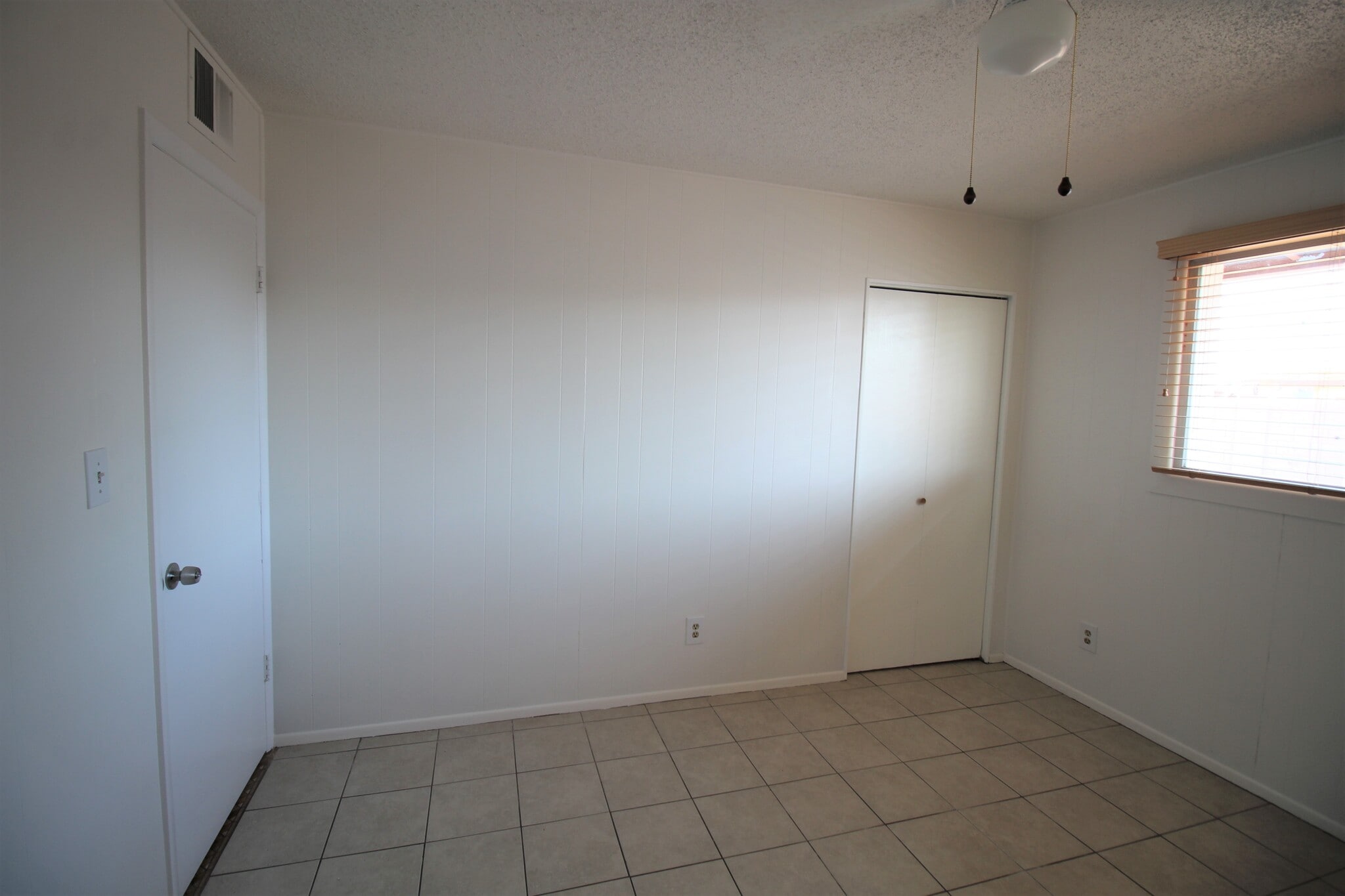 back bedroom - 3116 S Clementine Dr