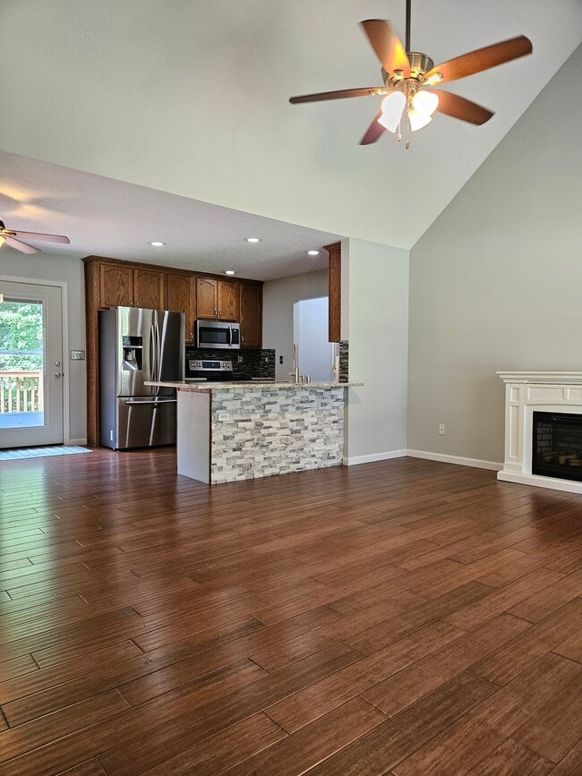 Building Photo - 70 Strawberry Cir